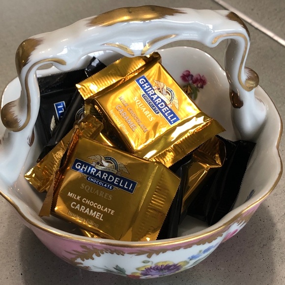 ELIOS Pink Candy dish w/handle /floral/elegant - Picture 7 of 10